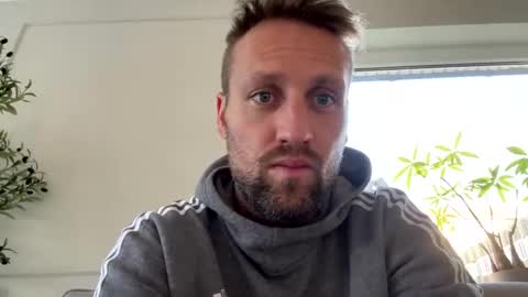 lovefuesse online show from November 6, 8:06 am