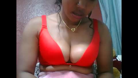 Snapshot of loveinlife750427 chatting on October 12, 6:39 am loveinlife750427 online show from October 12, 6:39 am