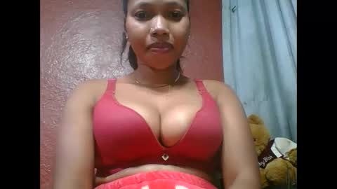 Snapshot of loveinlife750427 chatting on October 19, 4:39 am loveinlife750427 online show from October 19, 4:39 am