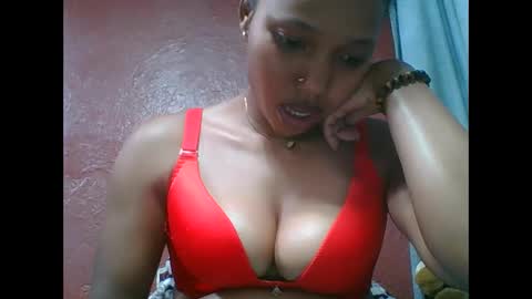 Snapshot of loveinlife750427 chatting on October 13, 6:48 am loveinlife750427 online show from October 13, 6:48 am