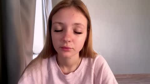 Ella online show from December 19, 7:15 am