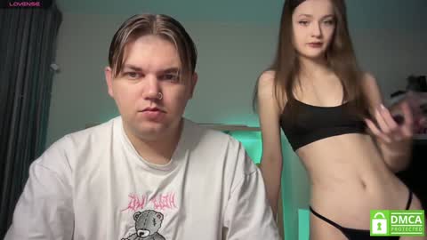 Snapshot of lovelly_mooncouple chatting on January 27, 9:13 am Mileena and Oliver online show from January 27, 9:13 am