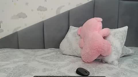 lovellykitty online show from April 16, 6:13 am