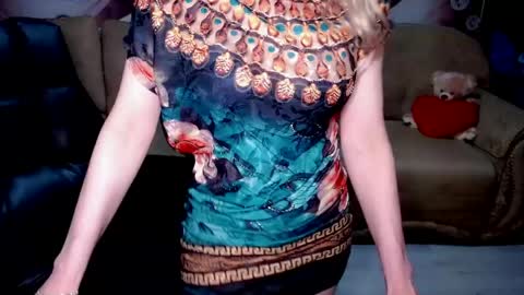 private open online show from April 8, 3:26 pm