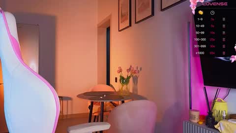 Snapshot of lovely_babyy chatting on October 3, 12:20 am Jenny online show from October 3, 12:20 am