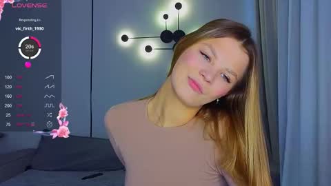 Snapshot of lovely_babyy chatting on September 21, 4:05 am Jenny online show from September 21, 4:05 am
