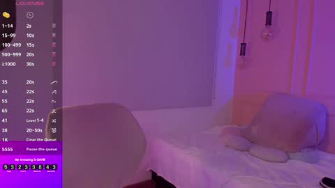 Snapshot of lovely_emma18 chatting on September 29, 1:21 pm Emma online show from September 29, 1:21 pm