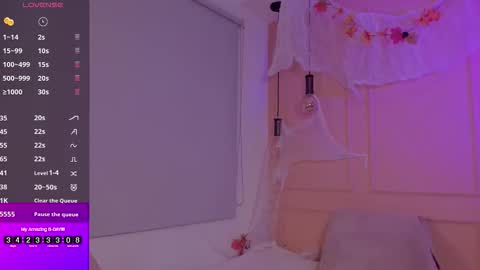 Snapshot of lovely_emma18 chatting on October 18, 1:26 pm Emma online show from October 18, 1:26 pm