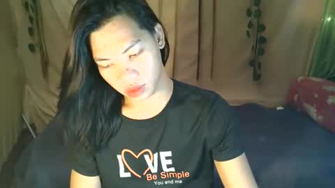 lovely_krizzy online show from December 14, 6:08 am