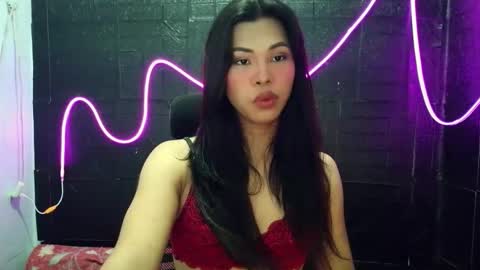 lovely_krizzy online show from April 24, 10:39 am
