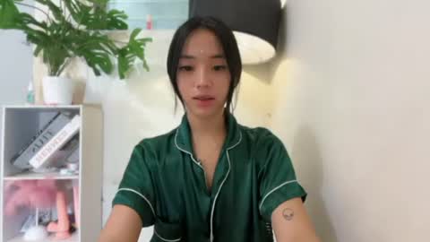 lovely_leah23 online show from June 12, 11:15 pm