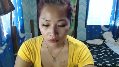 Snapshot of lovely_singlemom chatting on October 15, 11:05 pm ask me dear online show from October 15, 11:05 pm