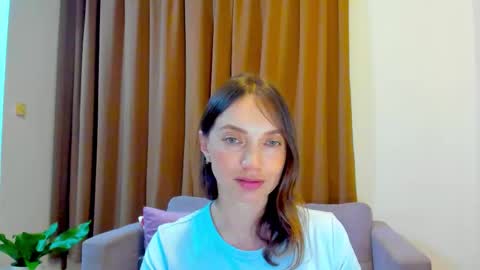 Snapshot of lovelyeemia chatting on September 25, 1:51 pm Mia online show from September 25, 1:51 pm