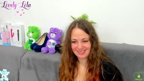 Snapshot of lovelylola_fr chatting on December 2, 12:01 am Lola online show from December 2, 12:01 am