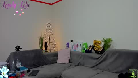 Snapshot of lovelylola_fr chatting on December 5, 9:11 pm Lola online show from December 5, 9:11 pm