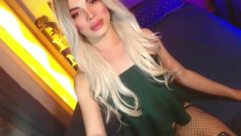 lovelymiss_shyna11 online show from April 25, 9:11 am