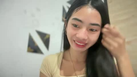 lovelyours_kishia online show from May 2, 4:07 am