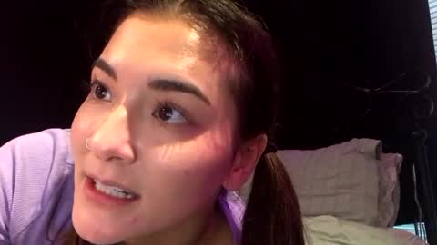 Snapshot of lovelyqueenaria chatting on January 1, 11:40 pm Queen Aria online show from January 1, 11:40 pm