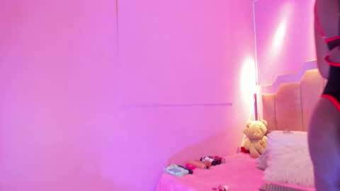 L O V E  online show from February 7, 12:30 pm