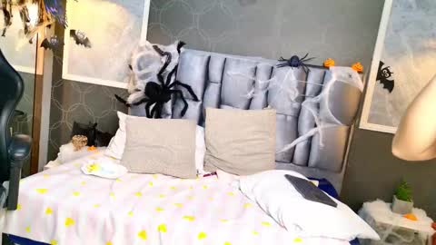 Love  online show from October 30, 9:59 pm