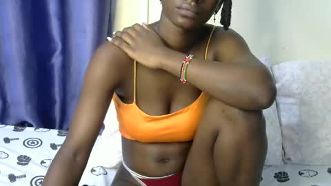 Snapshot of loveslut_ chatting on September 29, 4:33 am loveslut_ online show from September 29, 4:33 am