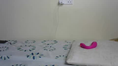 loveslut_ online show from February 19, 6:34 am