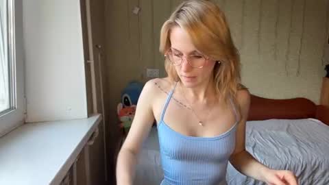 Mia online show from July 21, 3:14 pm