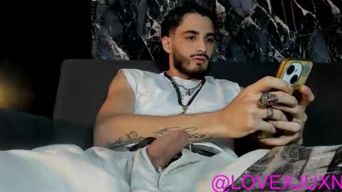 lovexjuxn77 online show from March 28, 10:22 pm