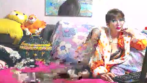 Snapshot of loveykiss77 chatting on September 26, 8:17 pm Anna online show from September 26, 8:17 pm