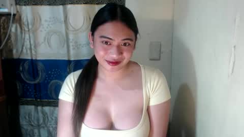 Snapshot of loveyoureign06 chatting on February 16, 9:27 pm Ryn online show from February 16, 9:27 pm