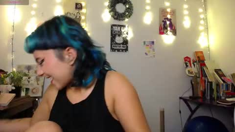 loving_alma online show from December 22, 2:07 am