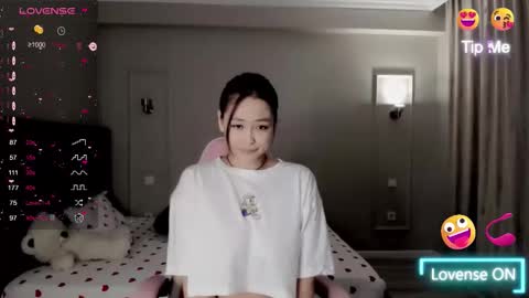 Snapshot of lu_mina chatting on October 13, 12:56 am lu_mina online show from October 13, 12:56 am