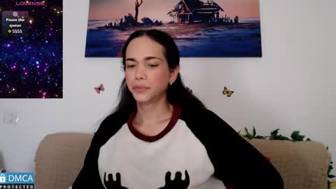 luara_ online show from November 28, 1:18 pm