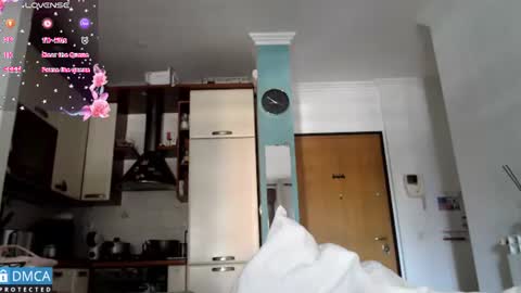 luara_ online show from July 3, 6:51 am