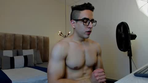 Snapshot of luca_morettii chatting on September 11, 12:28 pm luca_morettii online show from September 11, 12:28 pm