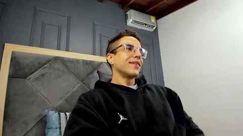 luca_morettii online show from October 23, 12:39 pm