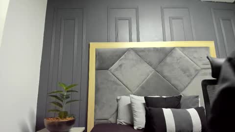 luca_morettii online show from October 28, 12:06 pm