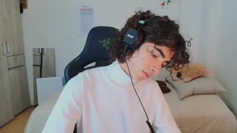 lucas_xo online show from February 19, 3:38 am