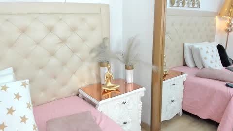 Snapshot of lucia_lorenz chatting on October 18, 12:53 pm lucia_lorenz online show from October 18, 12:53 pm