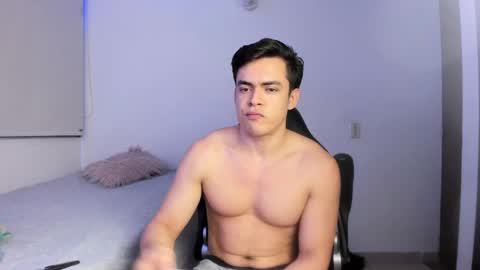 Snapshot of lucian_gomez chatting on February 6, 5:03 am Lucian Gomez online show from February 6, 5:03 am