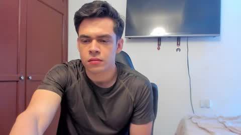 Snapshot of lucian_gomez chatting on October 5, 7:21 pm Lucian Gomez online show from October 5, 7:21 pm