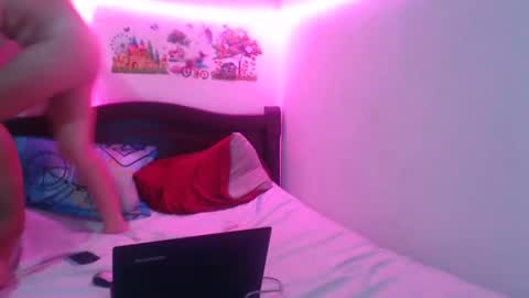 Snapshot of luciana_rober chatting on January 20, 5:37 am luciana_rober online show from January 20, 5:37 am