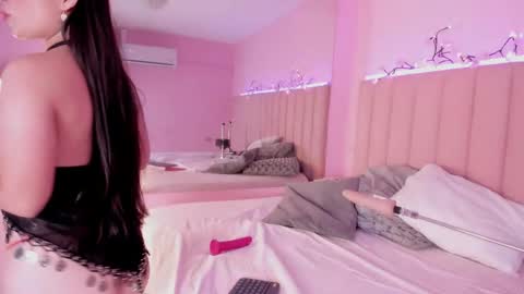 lucianablake online show from April 6, 4:46 am