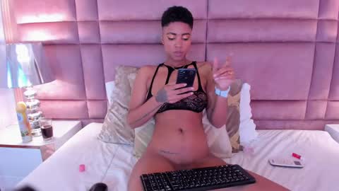  lucia wallace  online show from February 19, 2:33 am