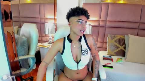  lucia wallace  online show from October 3, 2:10 am