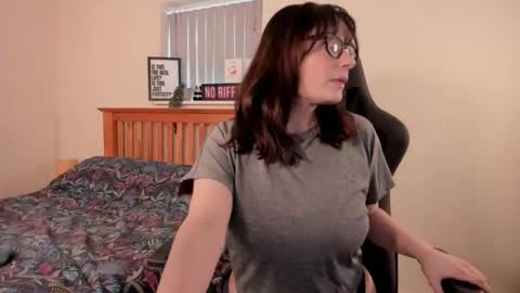 Snapshot of luciewintersuk chatting on January 24, 2:08 pm Lucie Winters online show from January 24, 2:08 pm