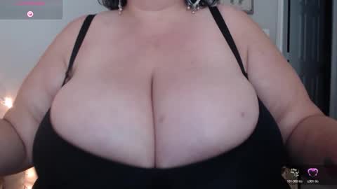 lucklucybbw online show from November 12, 2:14 am