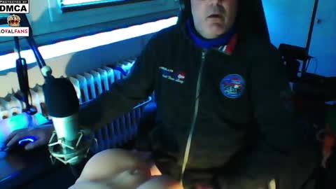        call me  Stefan online show from February 1, 10:26 am