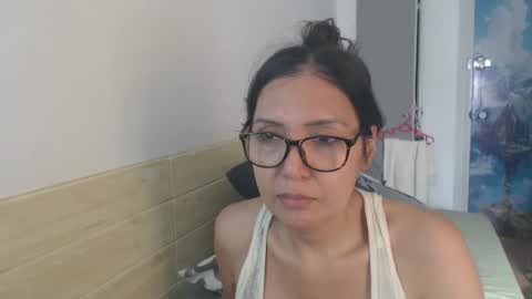Snapshot of luckyisa chatting on October 15, 9:21 am angelisa online show from October 15, 9:21 am