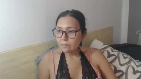 Snapshot of luckyisa chatting on October 5, 10:01 am angelisa online show from October 5, 10:01 am